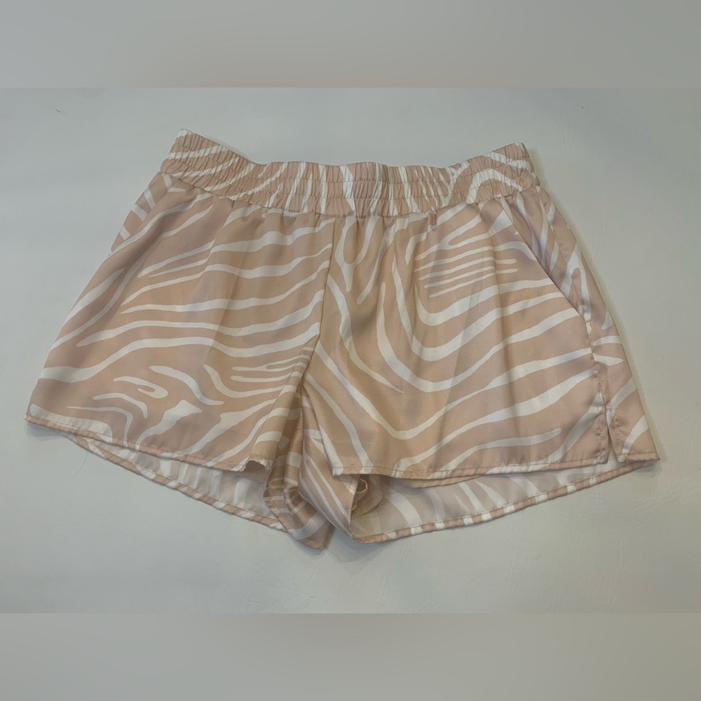 Lavender Brown Women's Beige & White Zebra Print Shorts